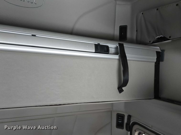 image for item YA0860 2020 Peterbilt 579 semi truck