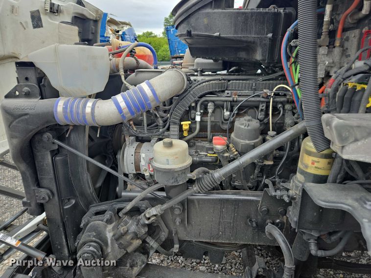 image for item YA0860 2020 Peterbilt 579 semi truck