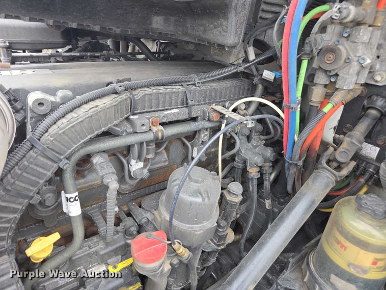 image for item YA0860 2020 Peterbilt 579 semi truck