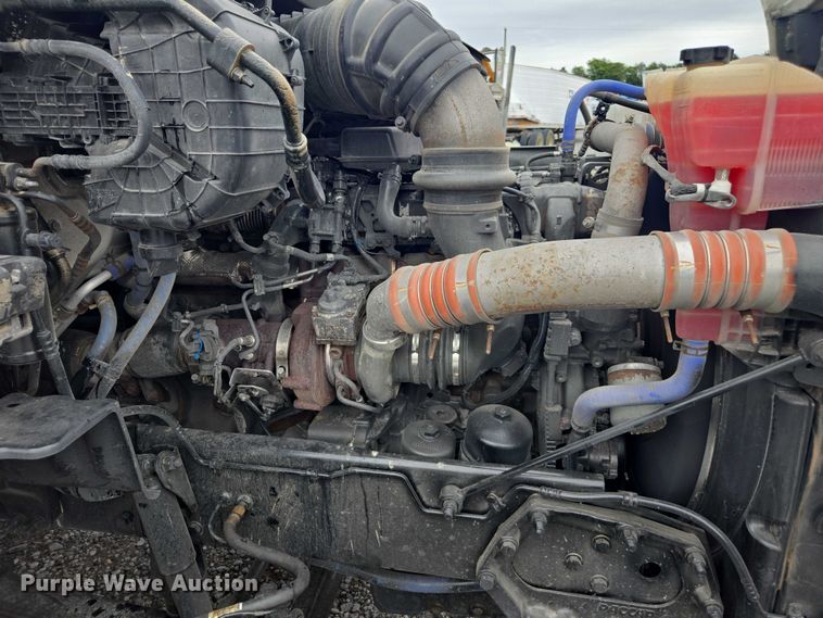 image for item YA0860 2020 Peterbilt 579 semi truck