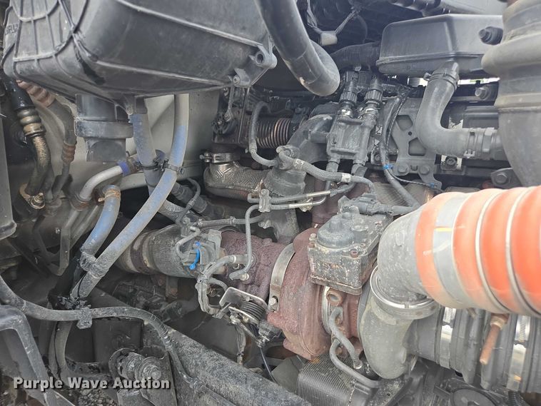 image for item YA0860 2020 Peterbilt 579 semi truck