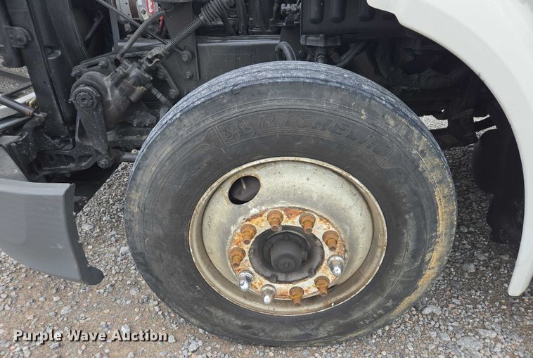 image for item YA0860 2020 Peterbilt 579 semi truck