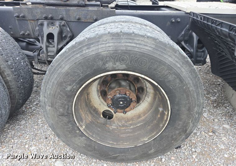 image for item YA0860 2020 Peterbilt 579 semi truck