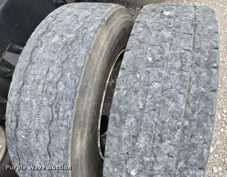 image for item YA0860 2020 Peterbilt 579 semi truck