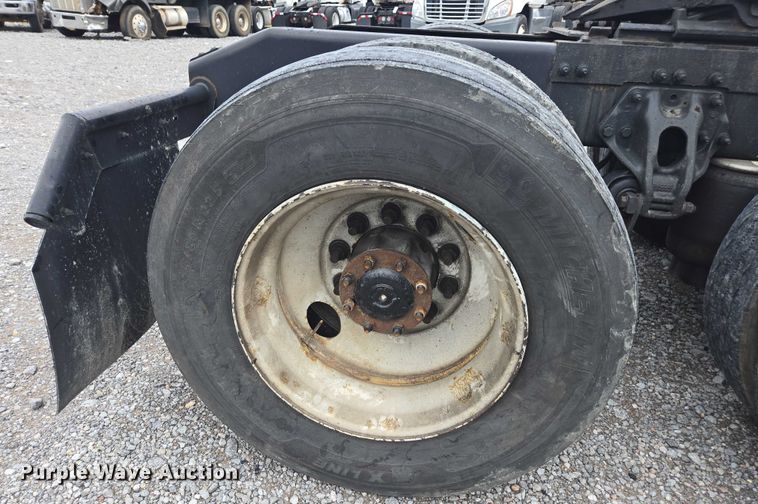 image for item YA0860 2020 Peterbilt 579 semi truck