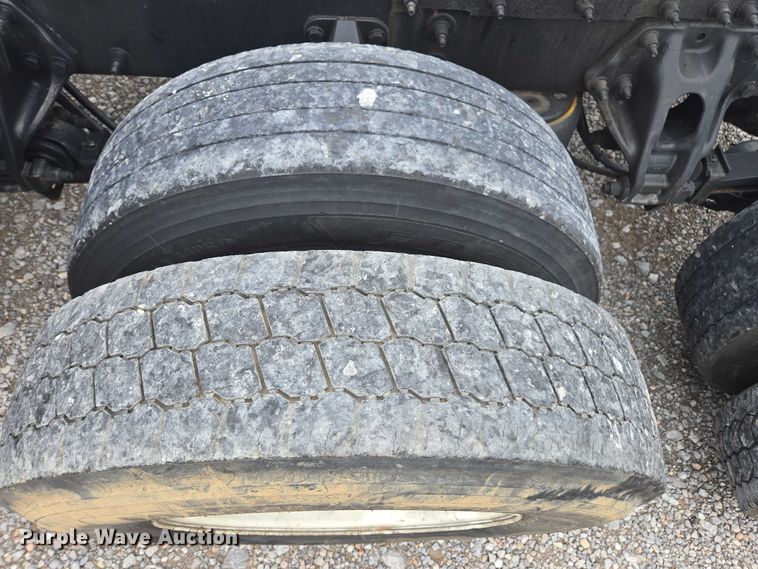 image for item YA0860 2020 Peterbilt 579 semi truck