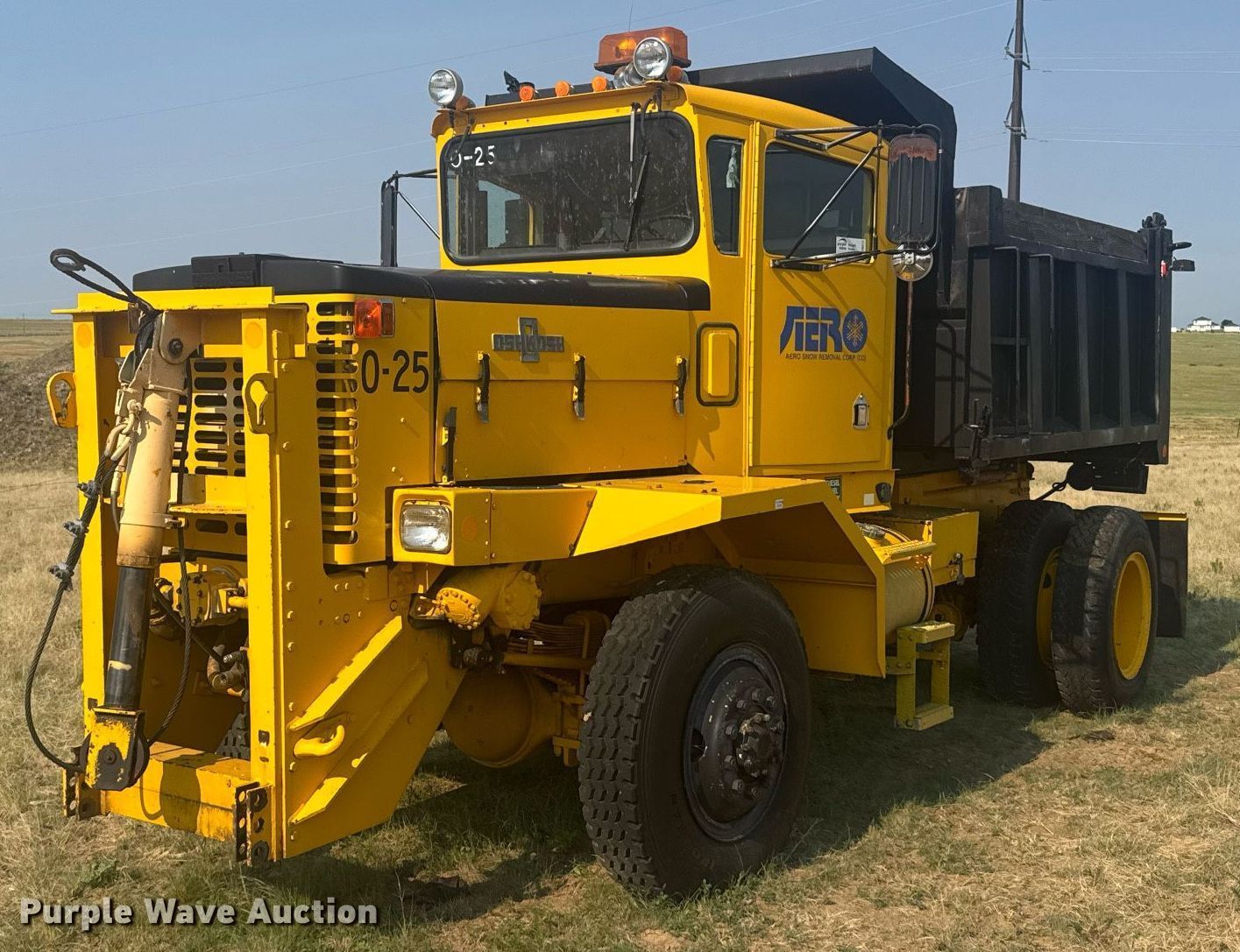 1987 Oshkosh P-2530-SP dump truck in Hudson, CO | Item