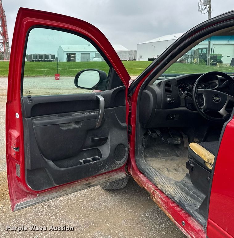 image for item DI9031 2012 Chevrolet Silverado 1500 Ext. Cab pickup truck