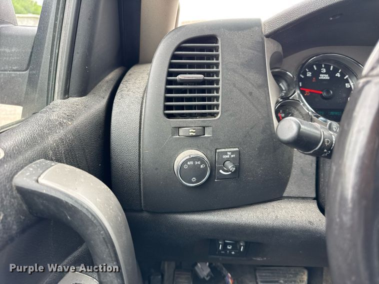 image for item DI9031 2012 Chevrolet Silverado 1500 Ext. Cab pickup truck