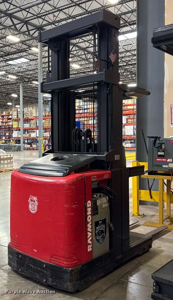 image for item DI9111 2016 Raymond 5600 order picker