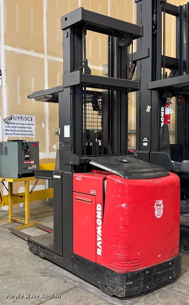 image for item DI9111 2016 Raymond 5600 order picker