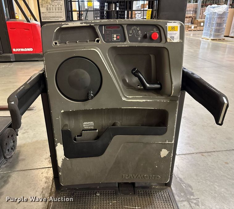 image for item DI9111 2016 Raymond 5600 order picker