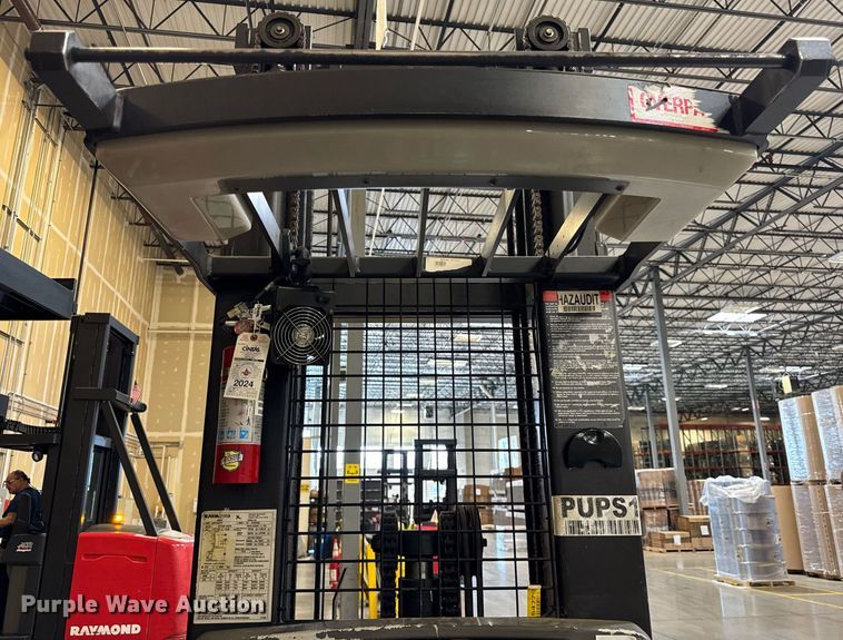 image for item DI9111 2016 Raymond 5600 order picker