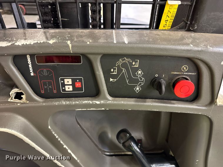 image for item DI9111 2016 Raymond 5600 order picker