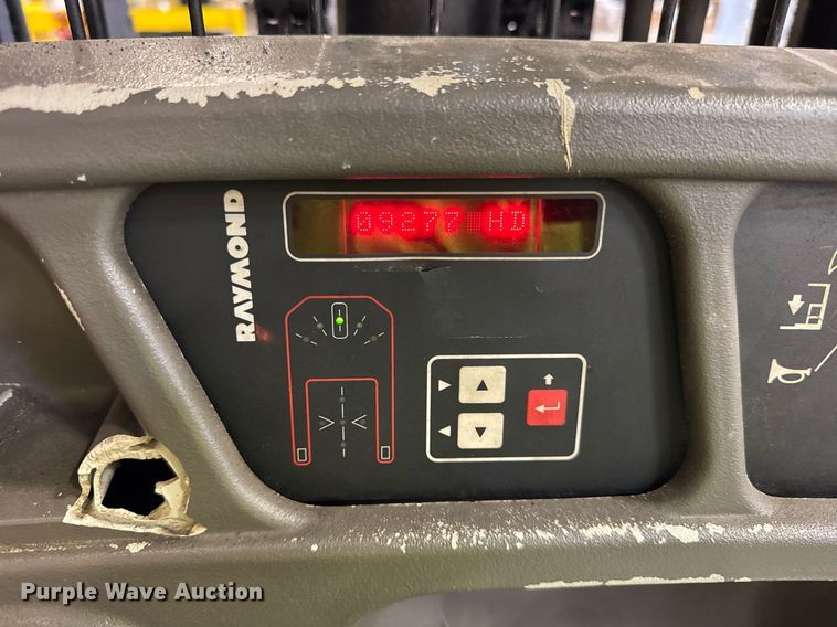 image for item DI9111 2016 Raymond 5600 order picker