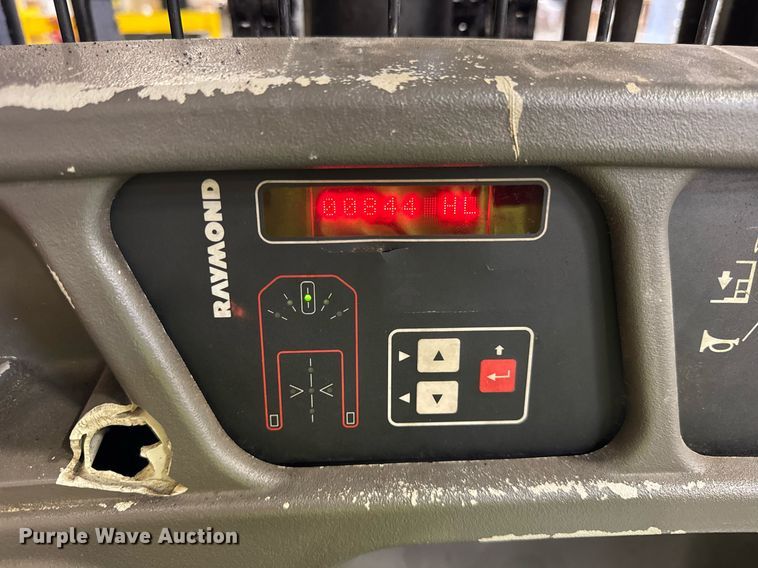 image for item DI9111 2016 Raymond 5600 order picker