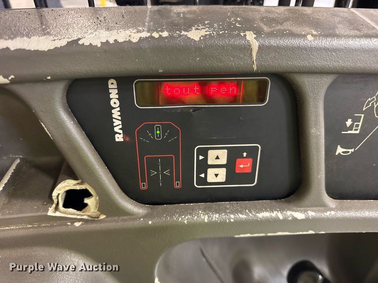 image for item DI9111 2016 Raymond 5600 order picker