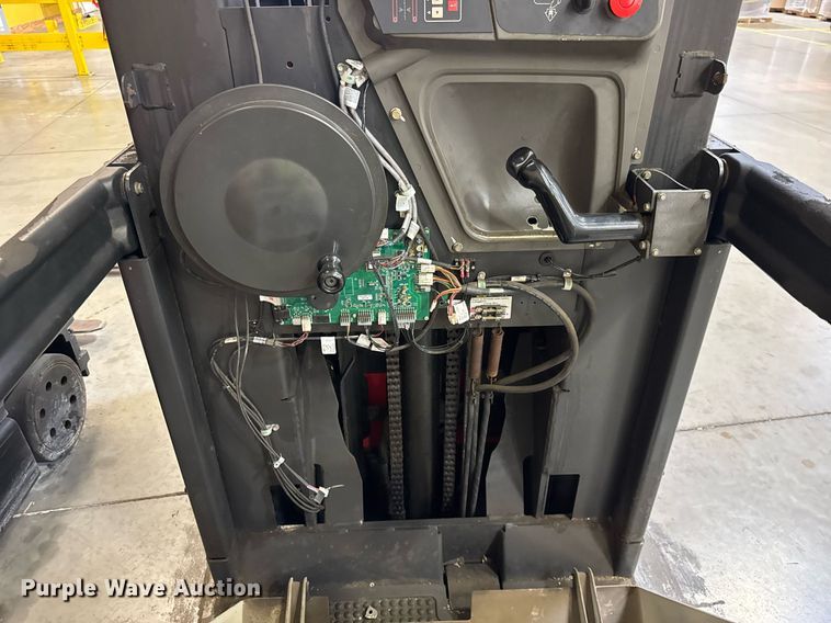 image for item DI9111 2016 Raymond 5600 order picker