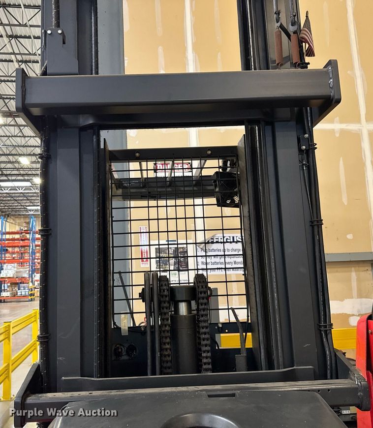 image for item DI9111 2016 Raymond 5600 order picker