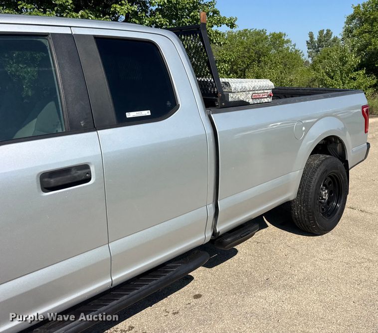 image for item DJ9706 2017 Ford F150 SuperCab pickup truck