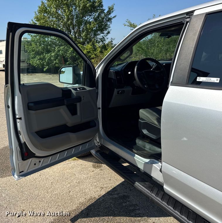 image for item DJ9706 2017 Ford F150 SuperCab pickup truck