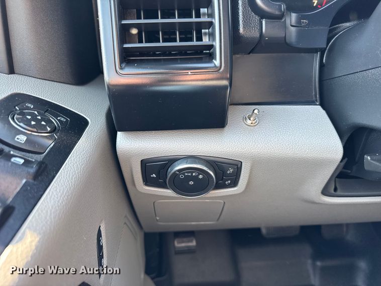 image for item DJ9706 2017 Ford F150 SuperCab pickup truck