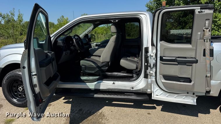 image for item DJ9706 2017 Ford F150 SuperCab pickup truck