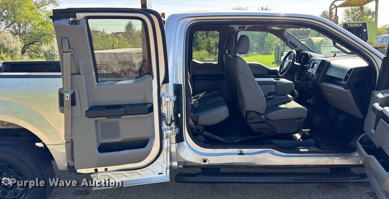 image for item DJ9706 2017 Ford F150 SuperCab pickup truck