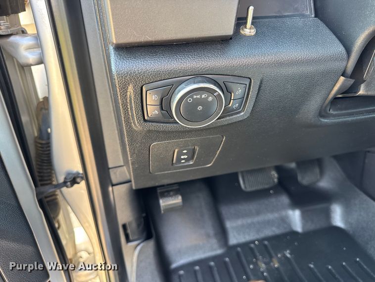 image for item DJ9707 2015 Ford F150 SuperCab pickup truck