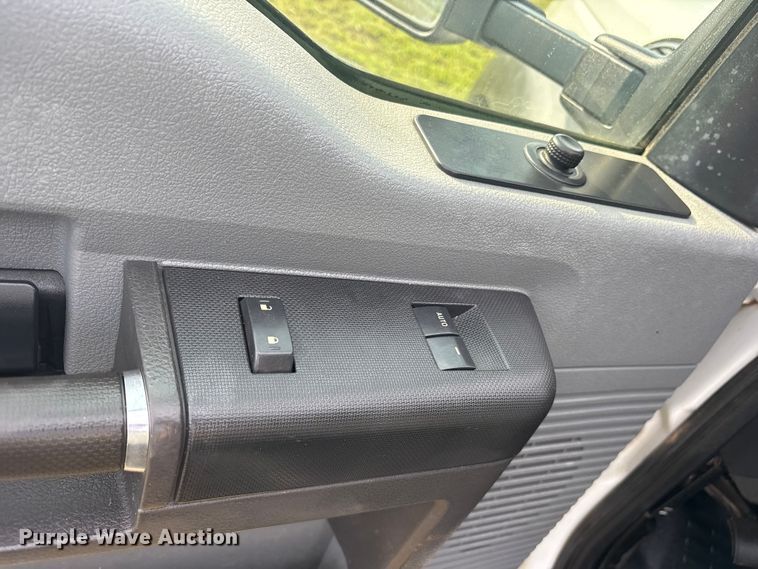 image for item DM1966 2012 Ford F450 Super Duty utility / service truck