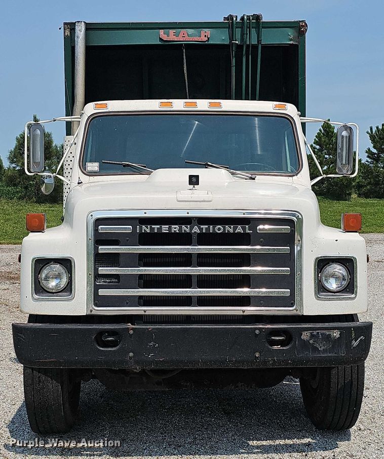 image for item DR3955 1986 International S1900 refuse truck
