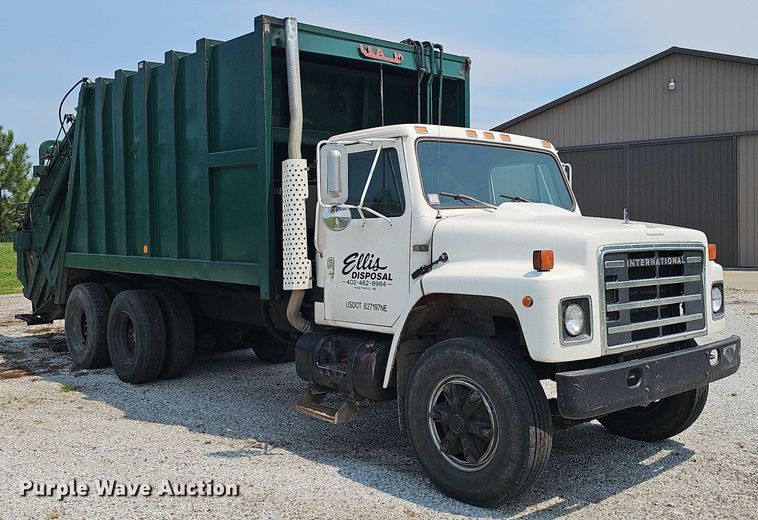 image for item DR3955 1986 International S1900 refuse truck