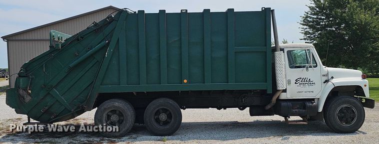 image for item DR3955 1986 International S1900 refuse truck
