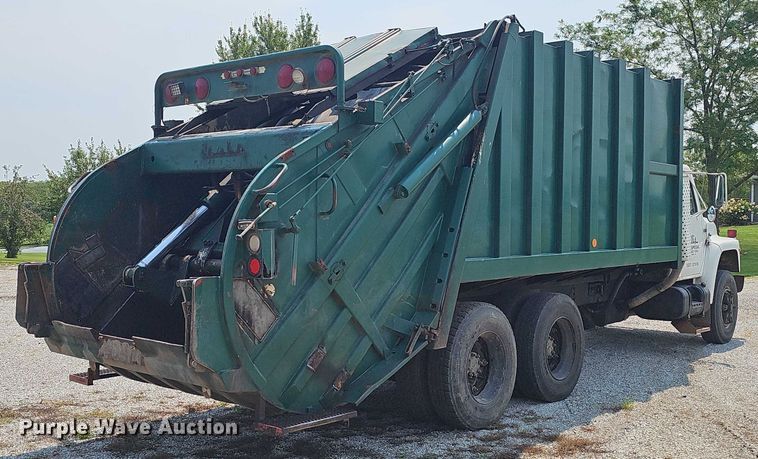 image for item DR3955 1986 International S1900 refuse truck