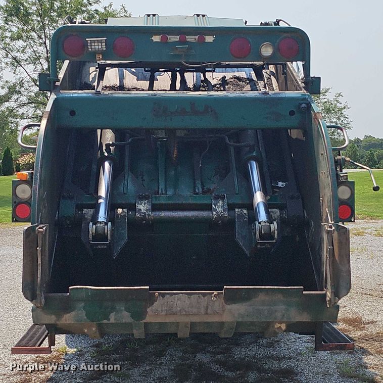 image for item DR3955 1986 International S1900 refuse truck