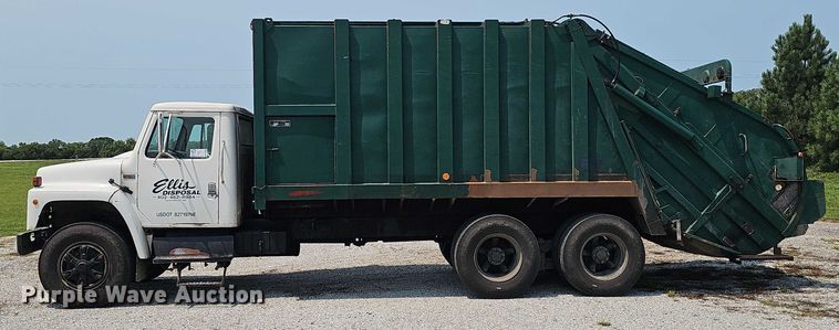image for item DR3955 1986 International S1900 refuse truck
