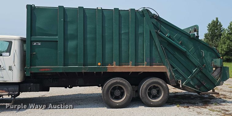 image for item DR3955 1986 International S1900 refuse truck
