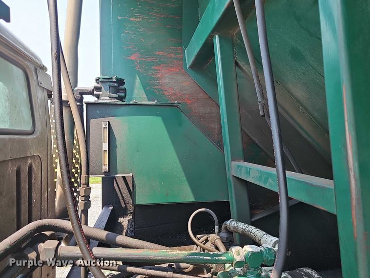 image for item DR3955 1986 International S1900 refuse truck