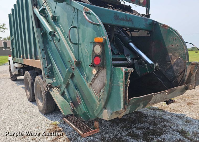image for item DR3955 1986 International S1900 refuse truck