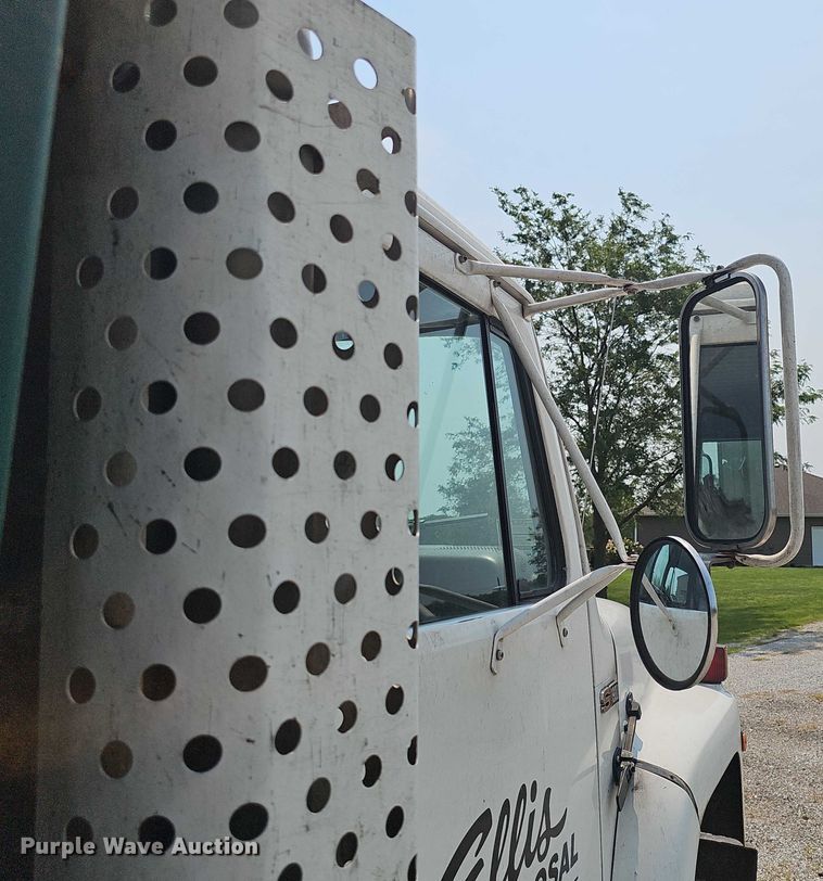 image for item DR3955 1986 International S1900 refuse truck