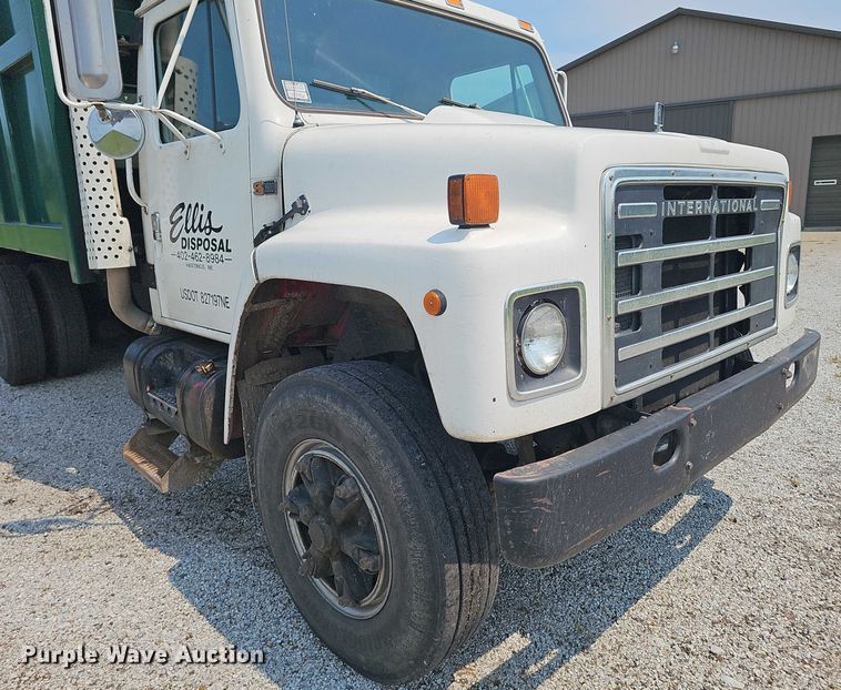image for item DR3955 1986 International S1900 refuse truck