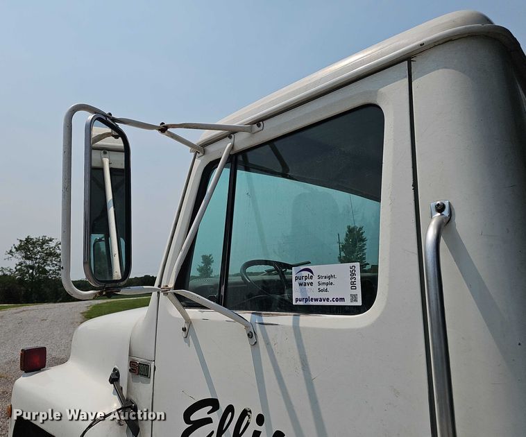 image for item DR3955 1986 International S1900 refuse truck