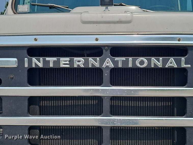 image for item DR3955 1986 International S1900 refuse truck