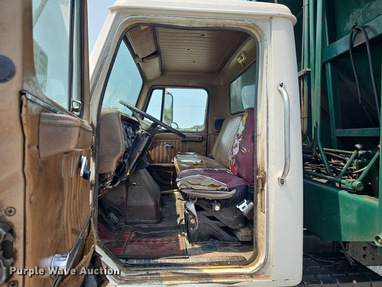 image for item DR3955 1986 International S1900 refuse truck