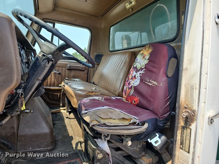 image for item DR3955 1986 International S1900 refuse truck