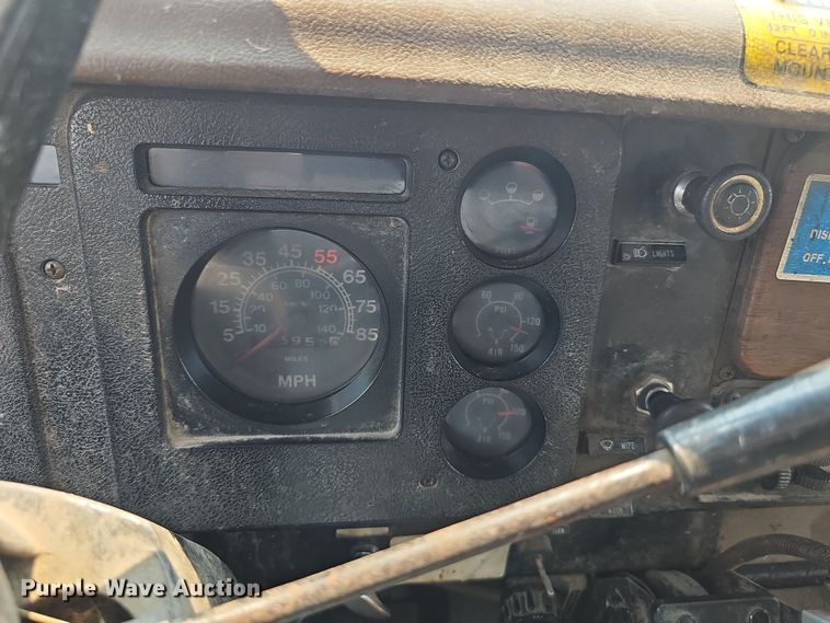 image for item DR3955 1986 International S1900 refuse truck