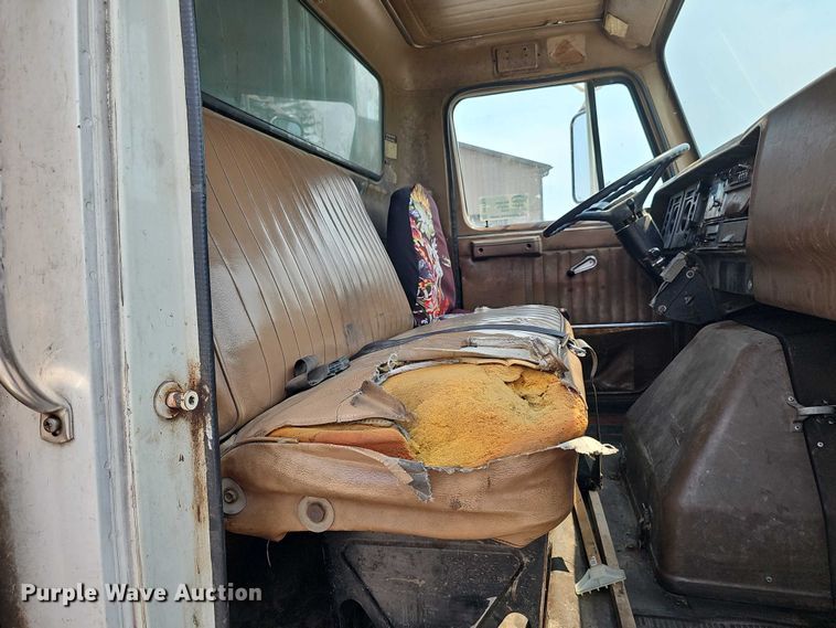 image for item DR3955 1986 International S1900 refuse truck