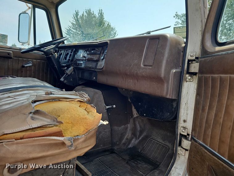 image for item DR3955 1986 International S1900 refuse truck