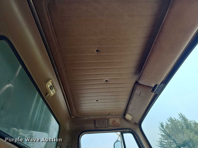 image for item DR3955 1986 International S1900 refuse truck