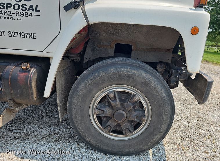 image for item DR3955 1986 International S1900 refuse truck